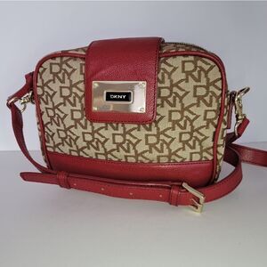 DKNY Bryant Signature Crossbody Purse NWOT